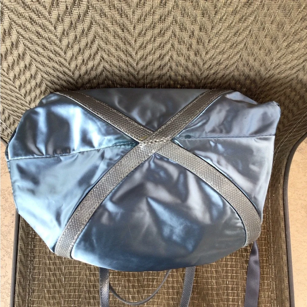 ❌SOLD❌ Henri Bendel Blue Nylon/Leather Tote Bag - Picture 10 of 11